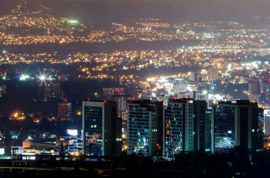 Ciudad de Guatemala en la noche.