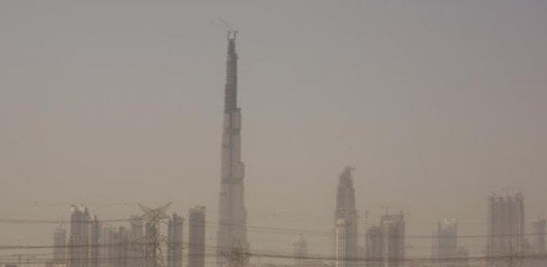 Contaminación del aire no permite ver los edificios de Dubái.