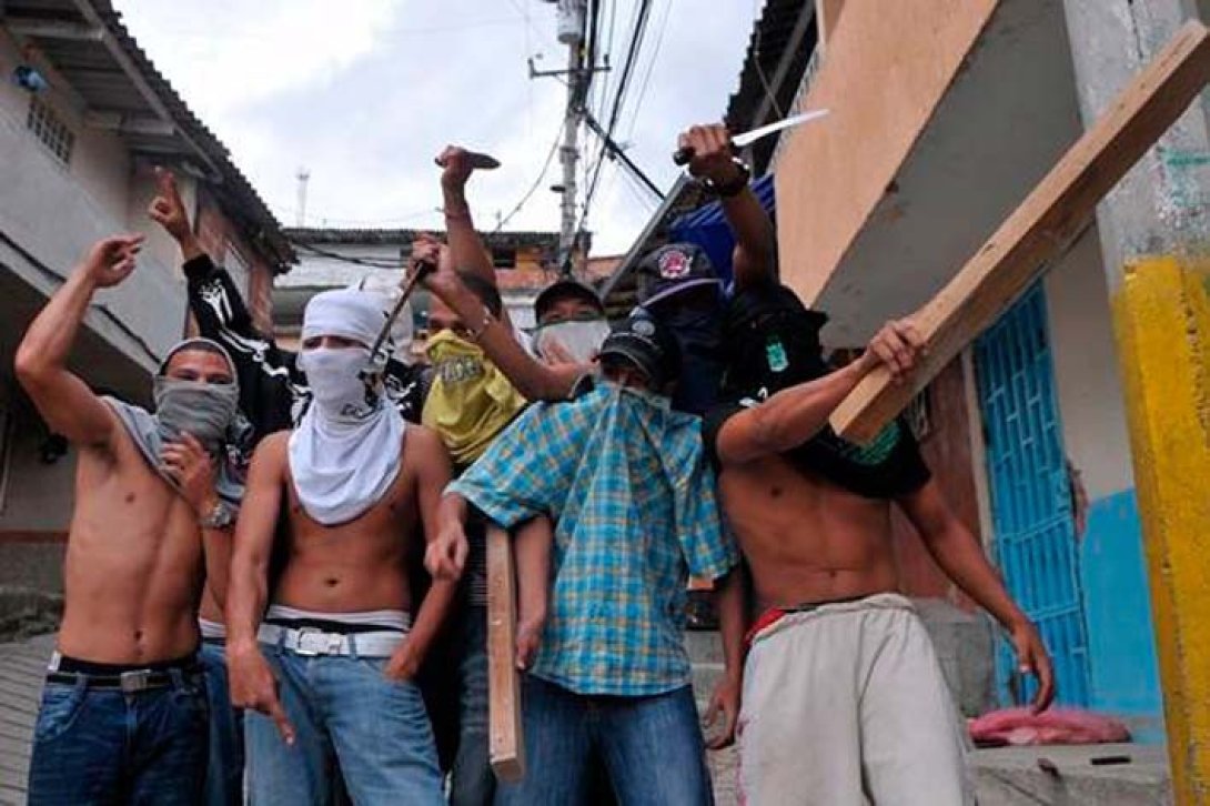 Pandilleros en Medellín, Colombia.