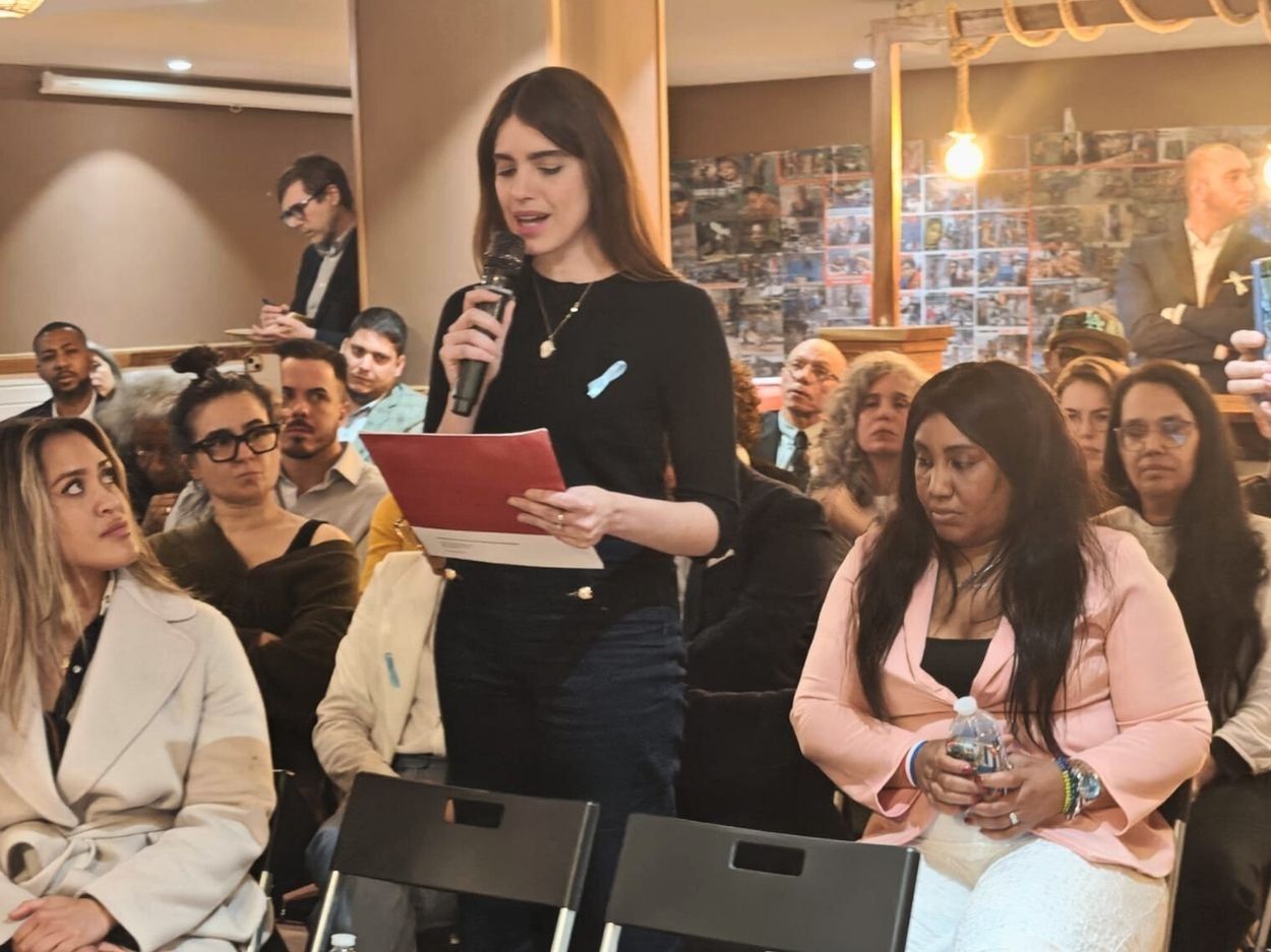 La activista cubana Carolina Barrero en el encuentro de Mike Hammer con el exilio cubano en Europa. Madrid, 18 de febrero de 2026.