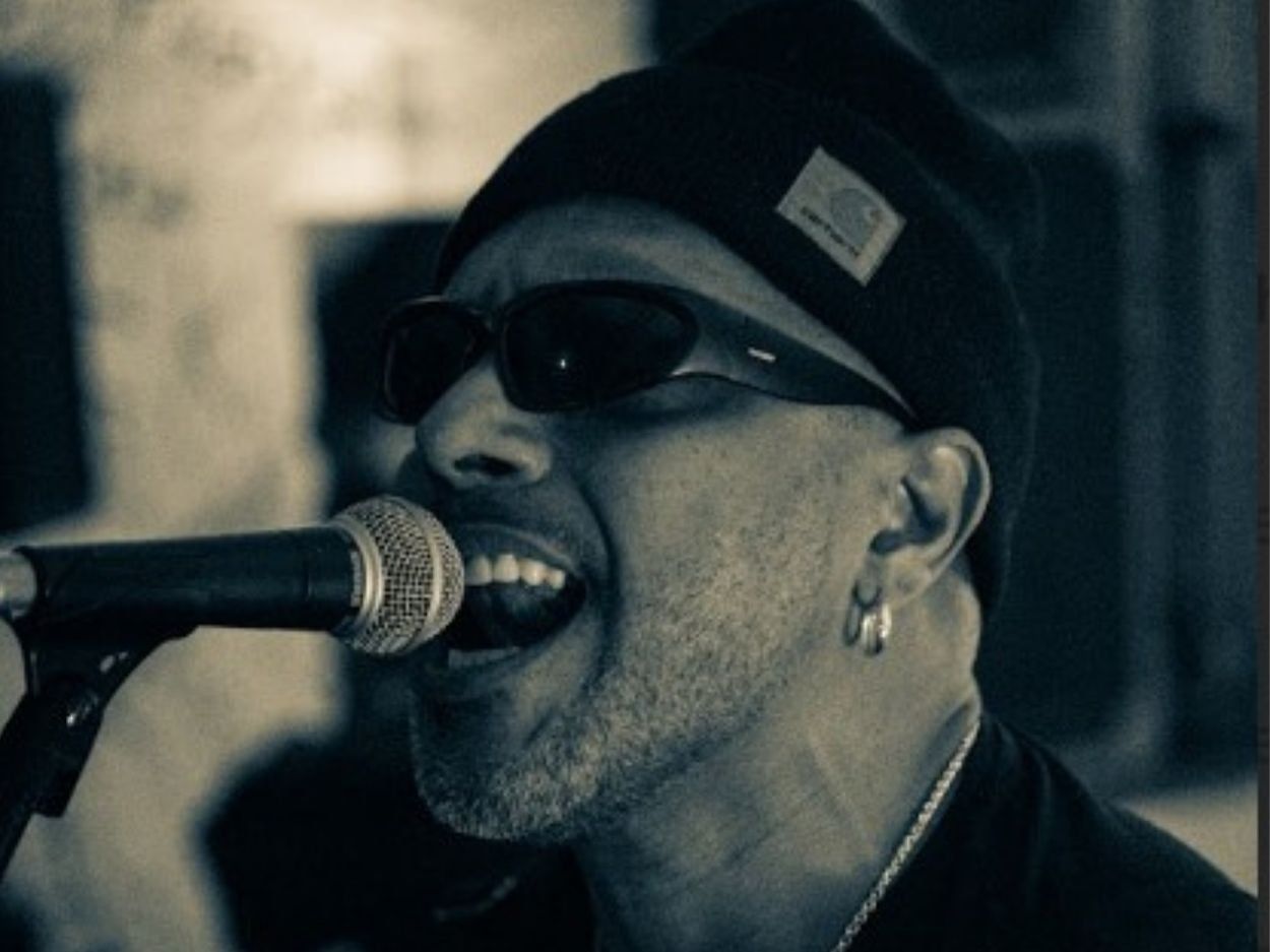 El Diamante, integrante del grupo musical Diamond Dust Project en Brauni House Project, Berlín, Alemania (2026). 