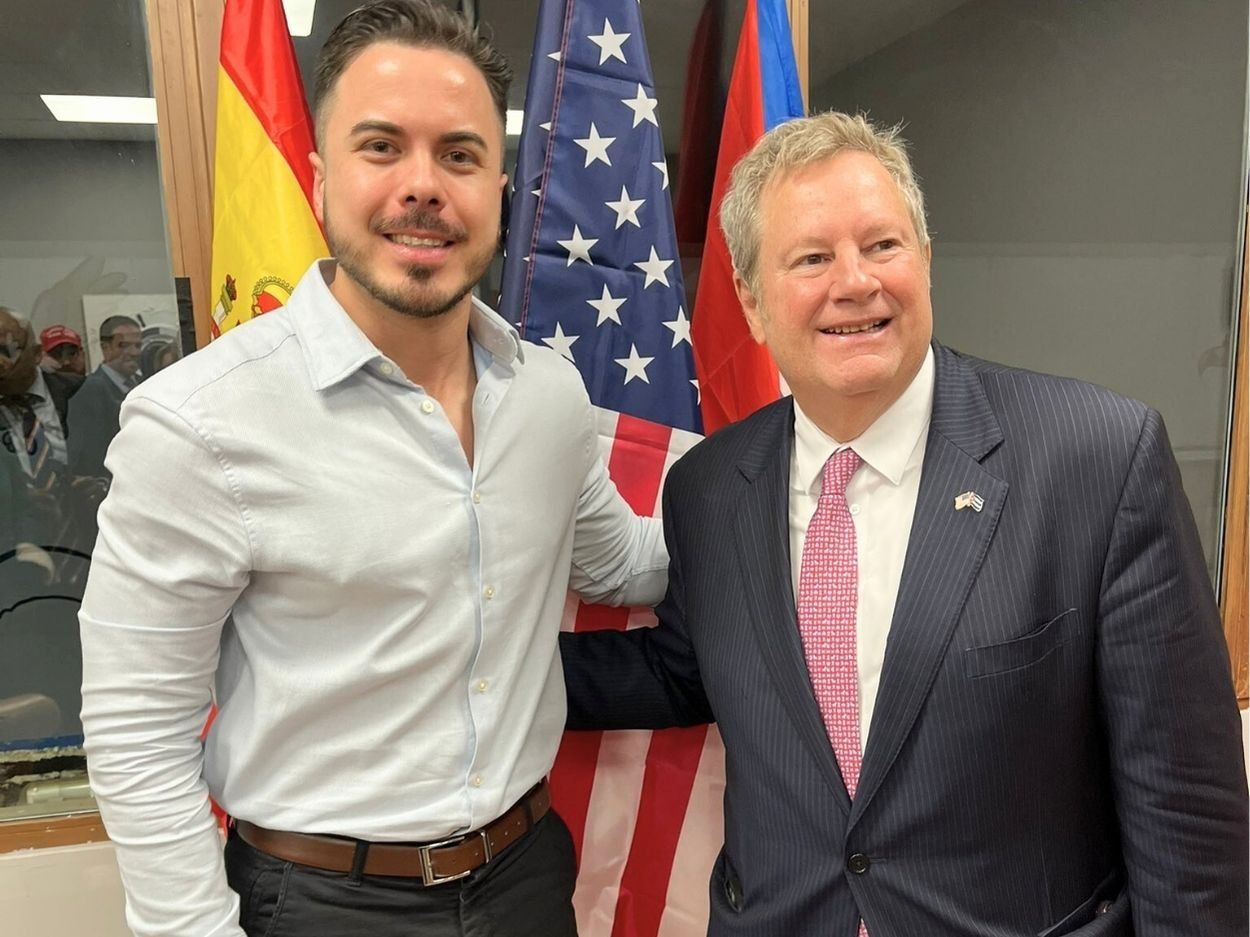 El activista cubano MagJorge Castro y Mike Hammer. Madrid, 18 de febrero de 2026.