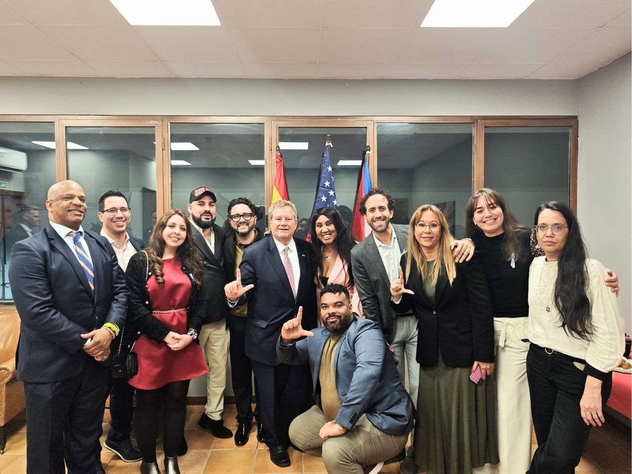 Equipo de activistas que organizó el encuentro de Mike Hammer con el exilio cubano en Europa. Madrid, 18 de febrero de 2026.