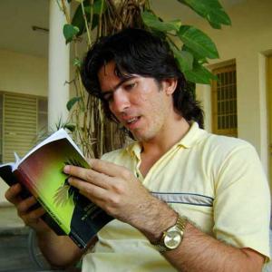 Escritor Heriberto Machado Galiana en la revista Árbol Invertido.