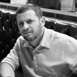 Lional Valdivia, poeta y ensayista cubano.