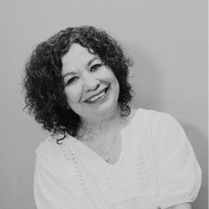 Ileana Álvarez. Escritora, editora y periodista cubana. Foto en Árbol Invertido