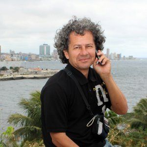 Rafael Vilches en malecón de La Habana