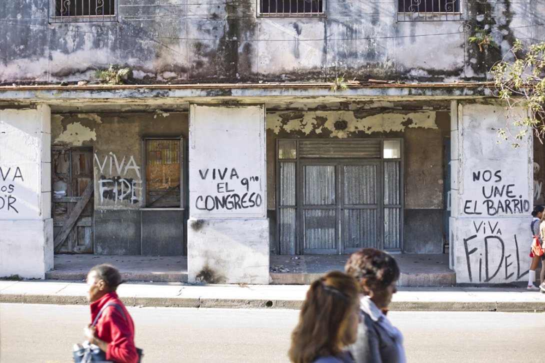 Carteles en las calles de Cuba.