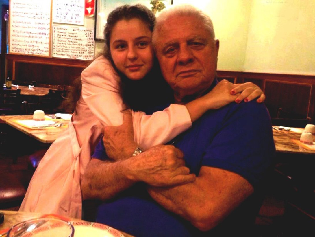 Fernando Pruna con su hija.