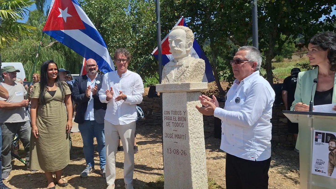 Descubrimiento del busto de José Martí en la Casa Museo Ángel Castro en Láncara, Galicia, por Marcelino Medina, embajador de Cuba en España (13 de agosto de 2026).