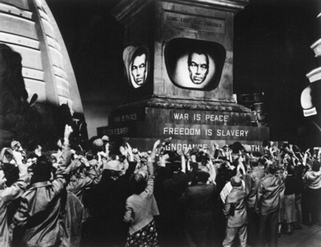 Fotograma de la película "1984" (1956) de Michael Anderson.