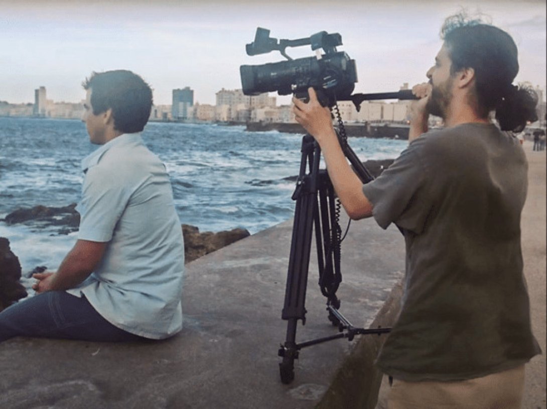 Miguel Coyula durante la filmación de Memorias del desarrollo.