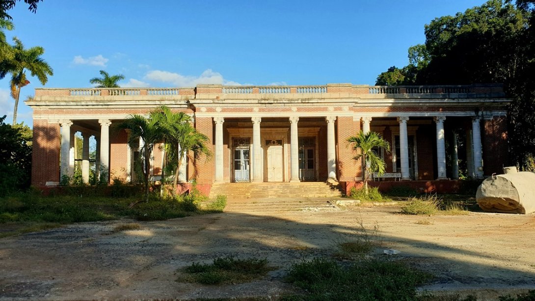 Casa del Administrador, luego Palacio de Pioneros, hoy en ruinas.