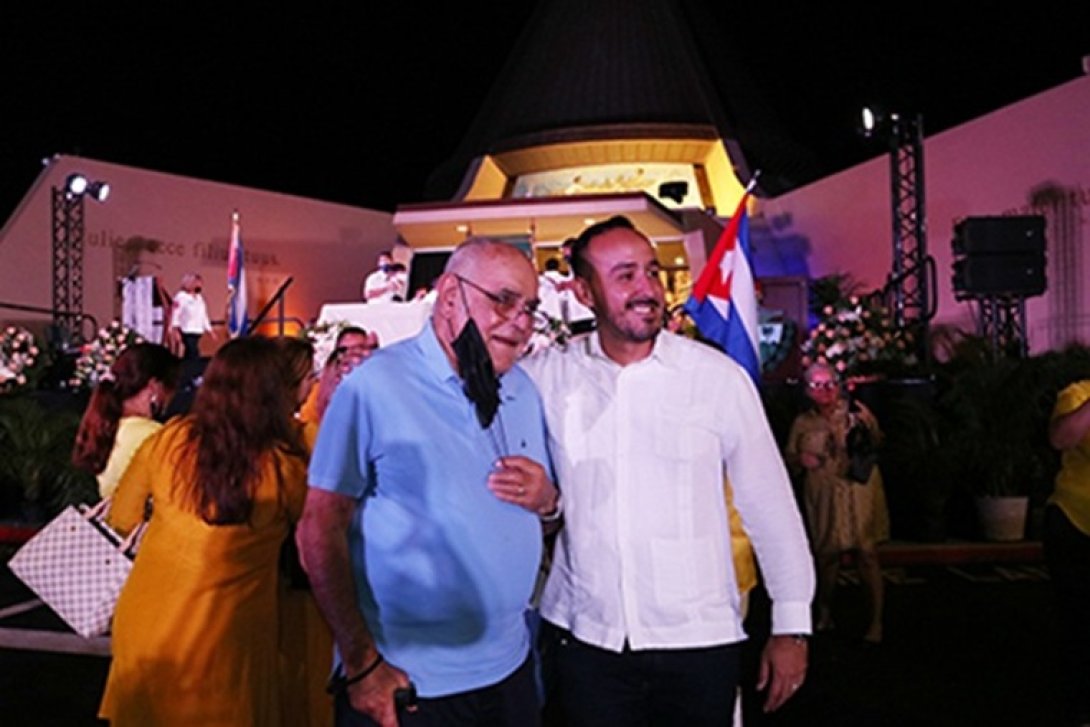 Luis Gutiérrez Areces junto a Javier Fernández (administrador de la Ermita de la Caridad) durante la celebración de la Virgen de la Caridad (8 de septiembre de 2021).