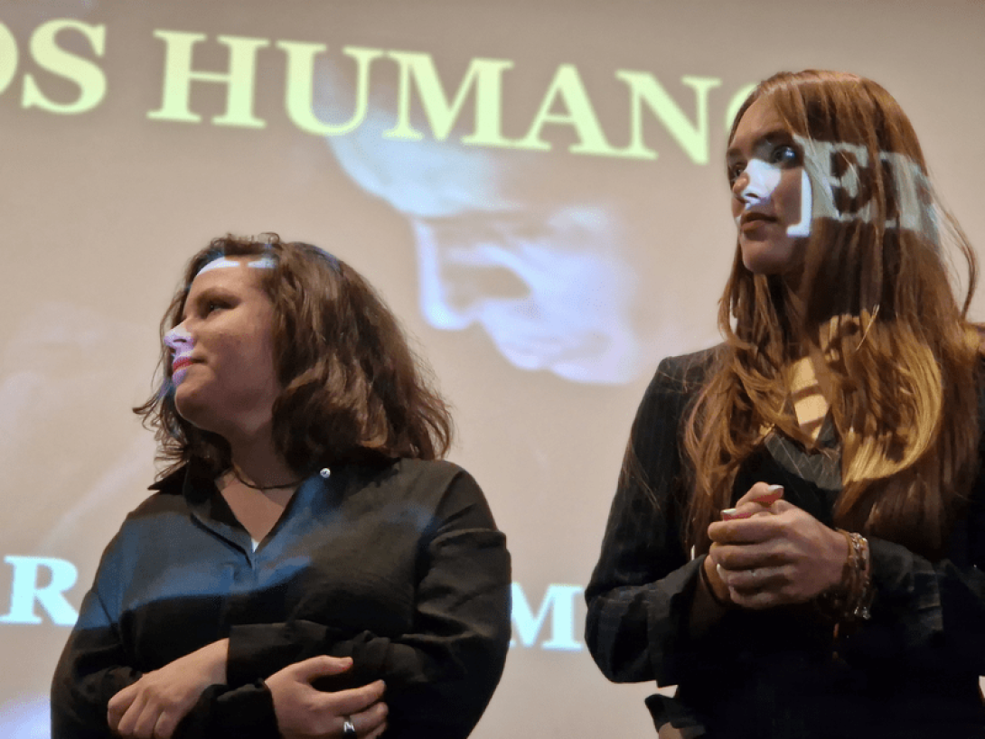 Katherine Bisquet y Mariana Brugueras presentando "Desde San Isidro" durante el primer Foro Intemperie.