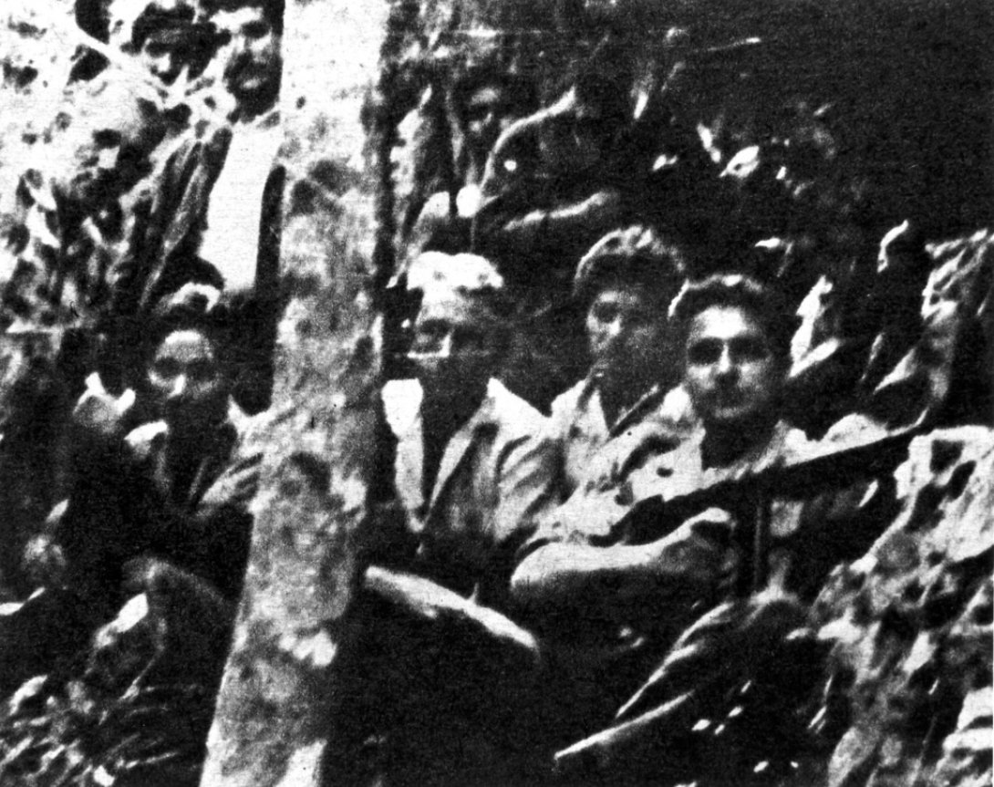 Fernando Pruna y sus compañeros alzados. Foto tomada por Peter Lambton, septiembre de 1959. 