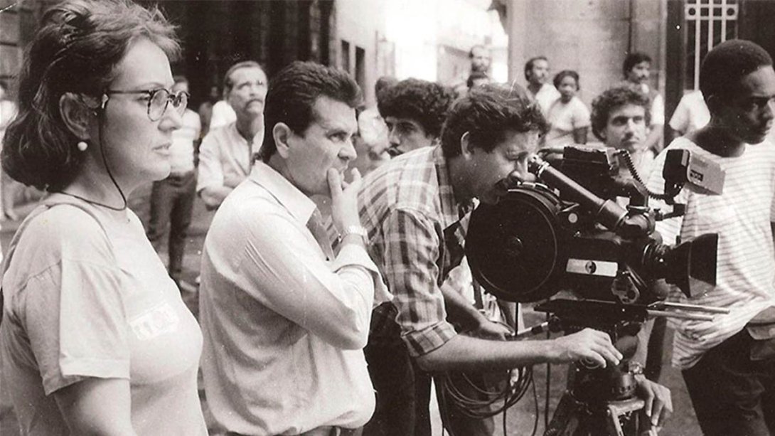 Momento de la filmación de "Papeles secundarios" (1989), de Orlando Rojas.
