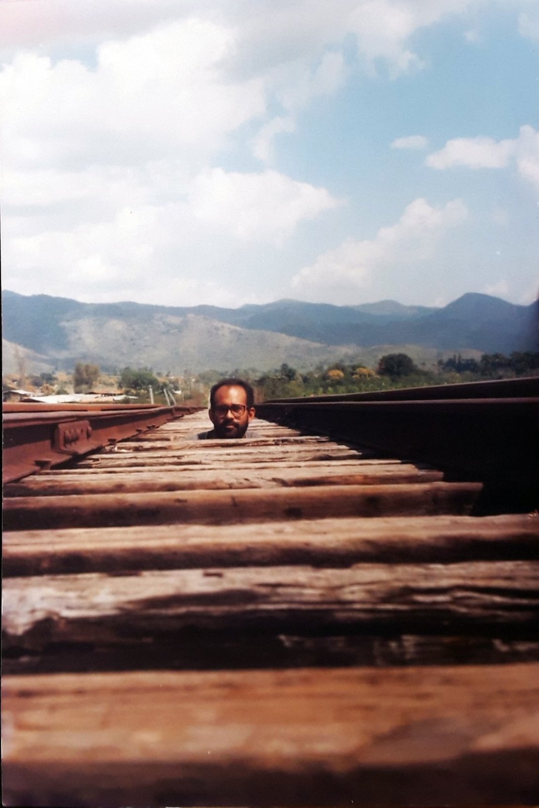 Amilkar en el puente ferroviario sobre el río Tayaba