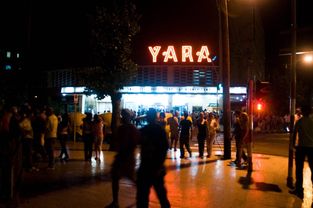 Cine Yara en El Vedado habanero.