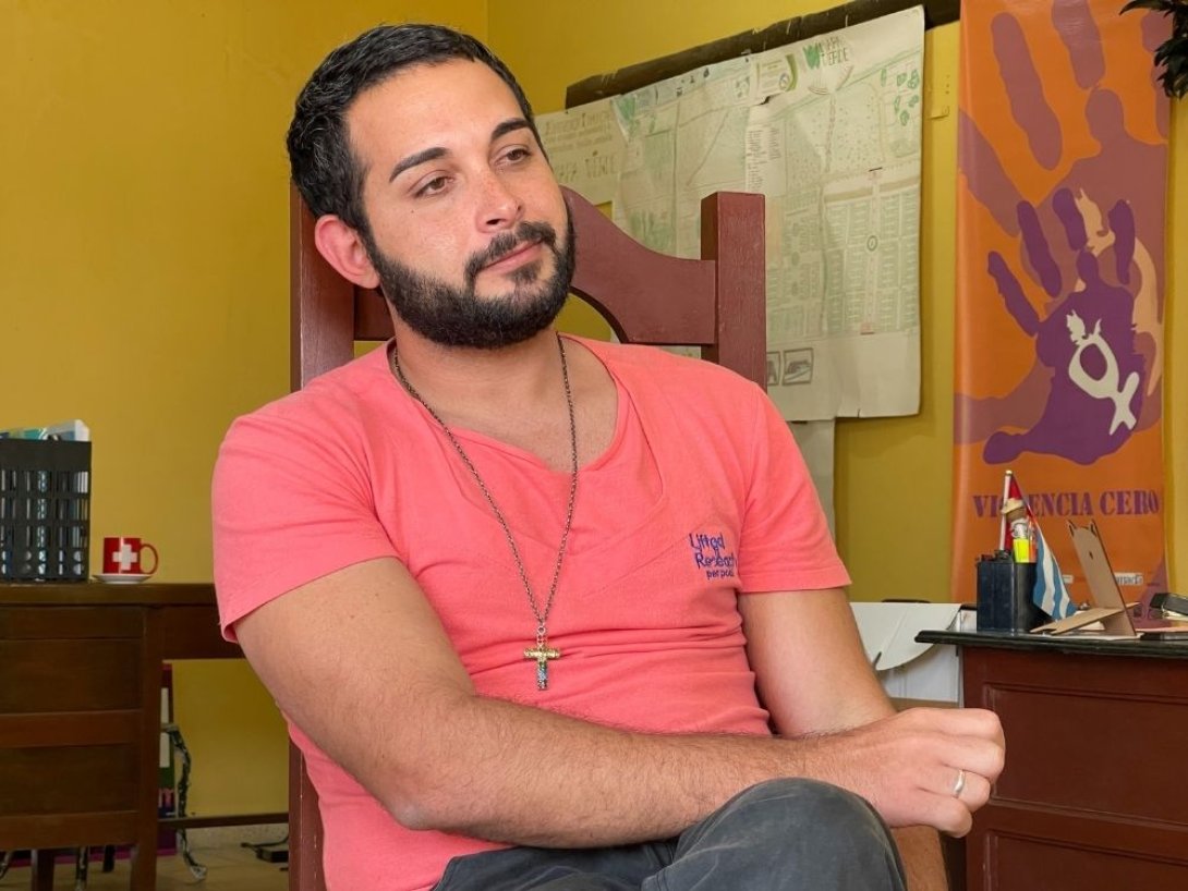 Joven en su estudio. 