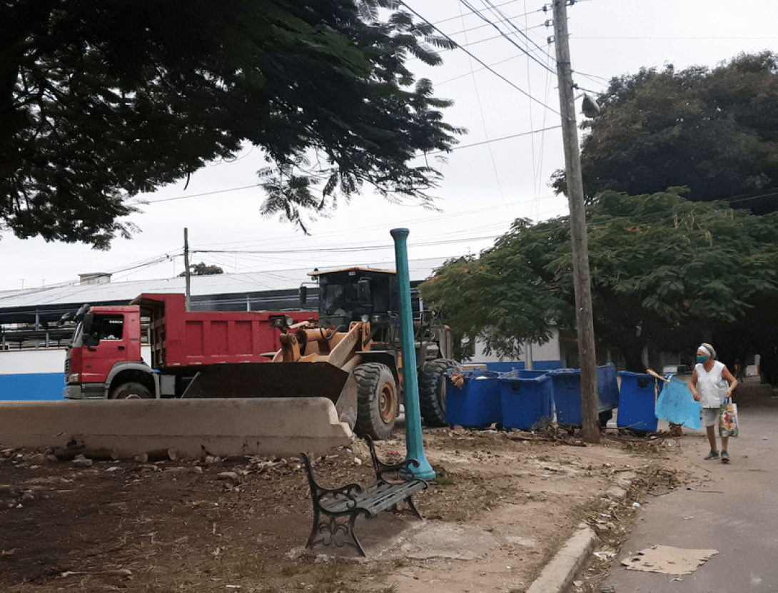 Camión de recogida de desechos en Cuba.