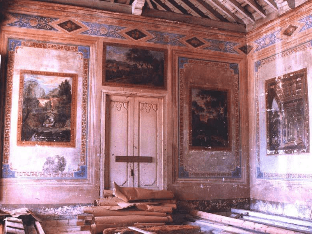 Pinturas murales en el interior de la Casona de Guáimaro. 