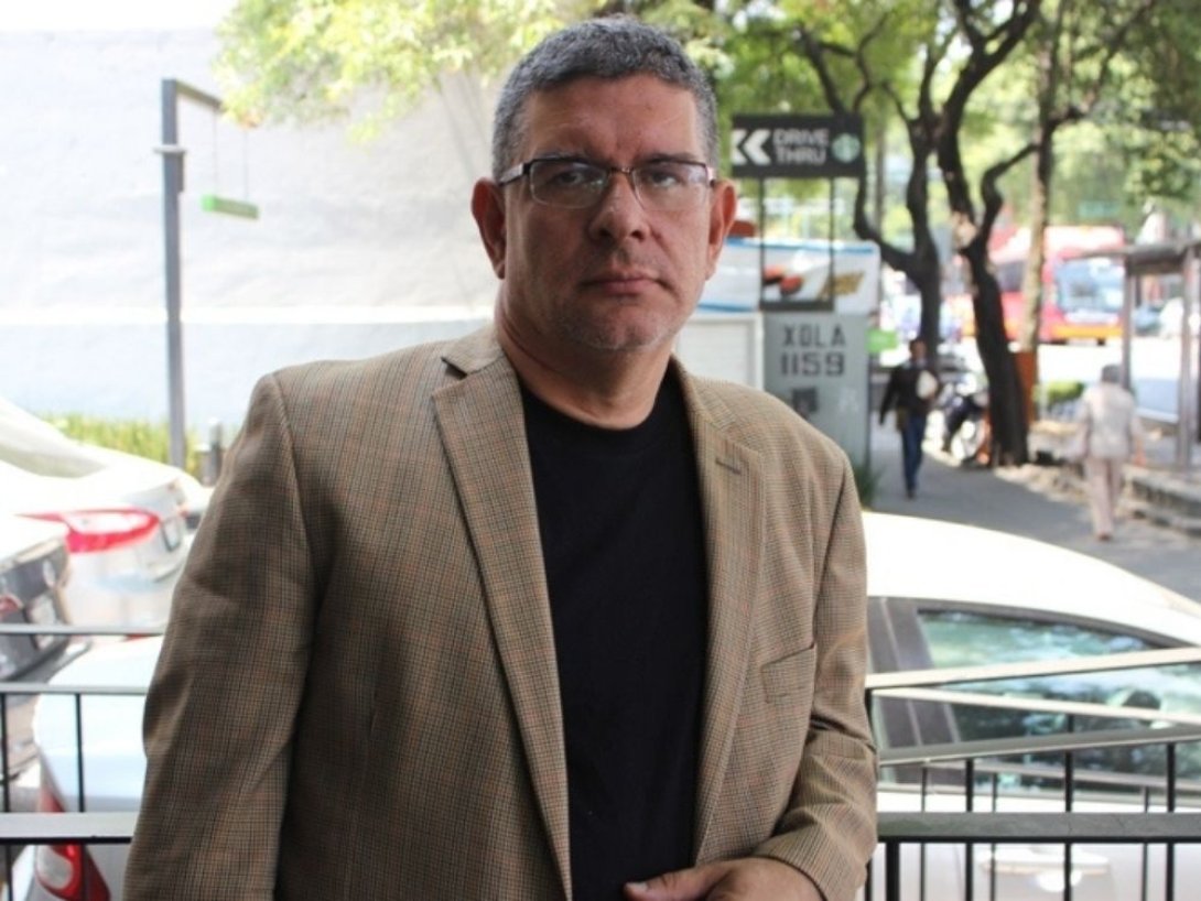 Hombre con chaqueta. 