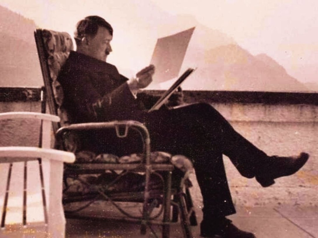Hombre leyendo