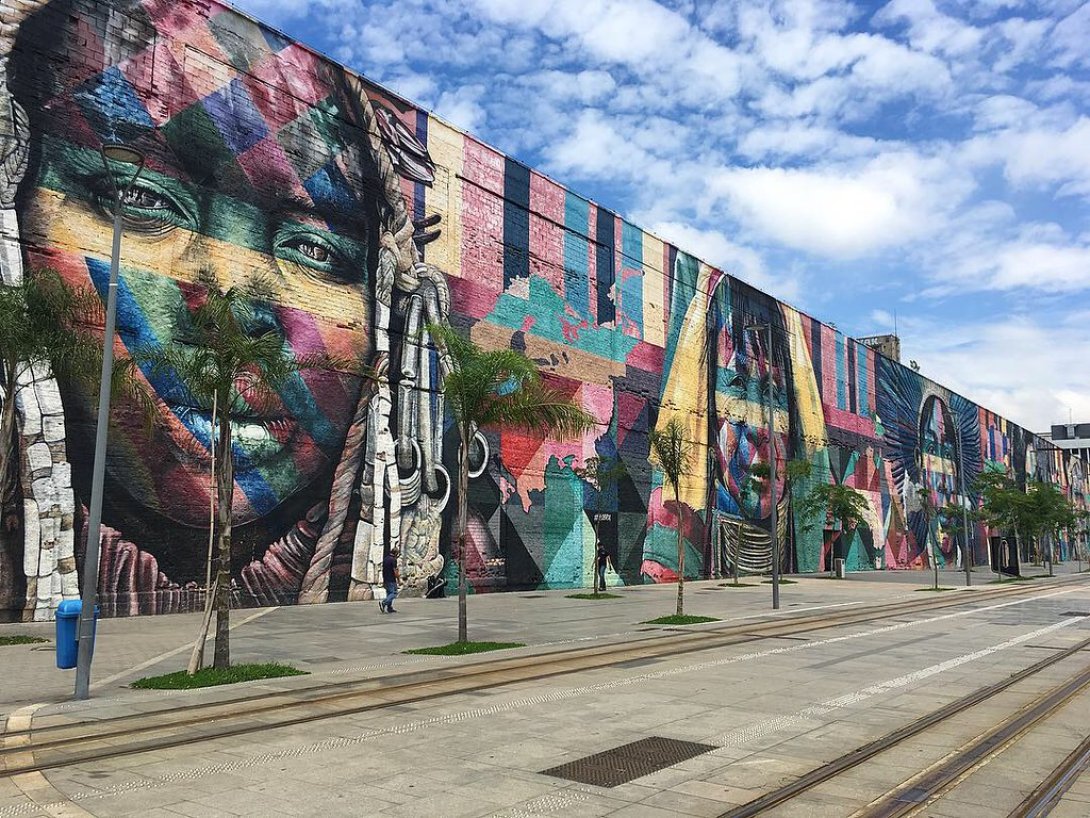 "Mural das Etnias", grafiti de Eduardo Kobra ubicado en la zona portuaria de Río de Janeiro. 