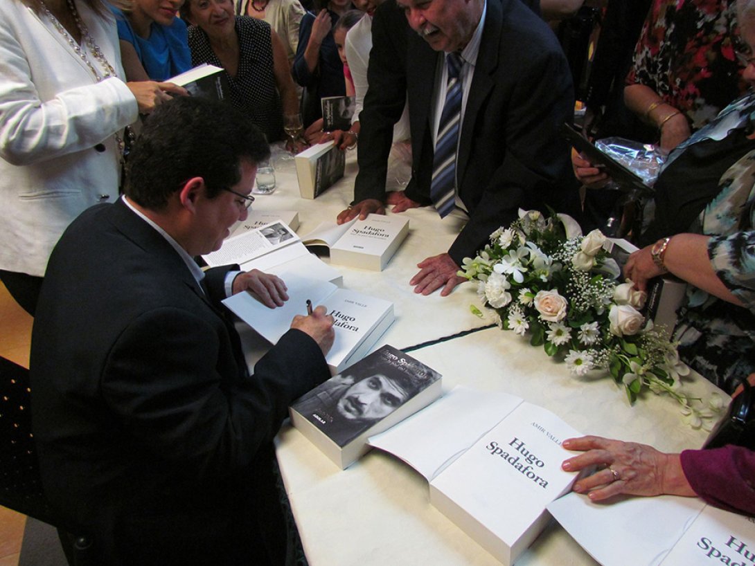 Amir Valle en la Biblioteca Nacional de Panamá. Presentación de la novela histórica: "Hugo Spadafora. Bajo la piel del hombre", 2013.