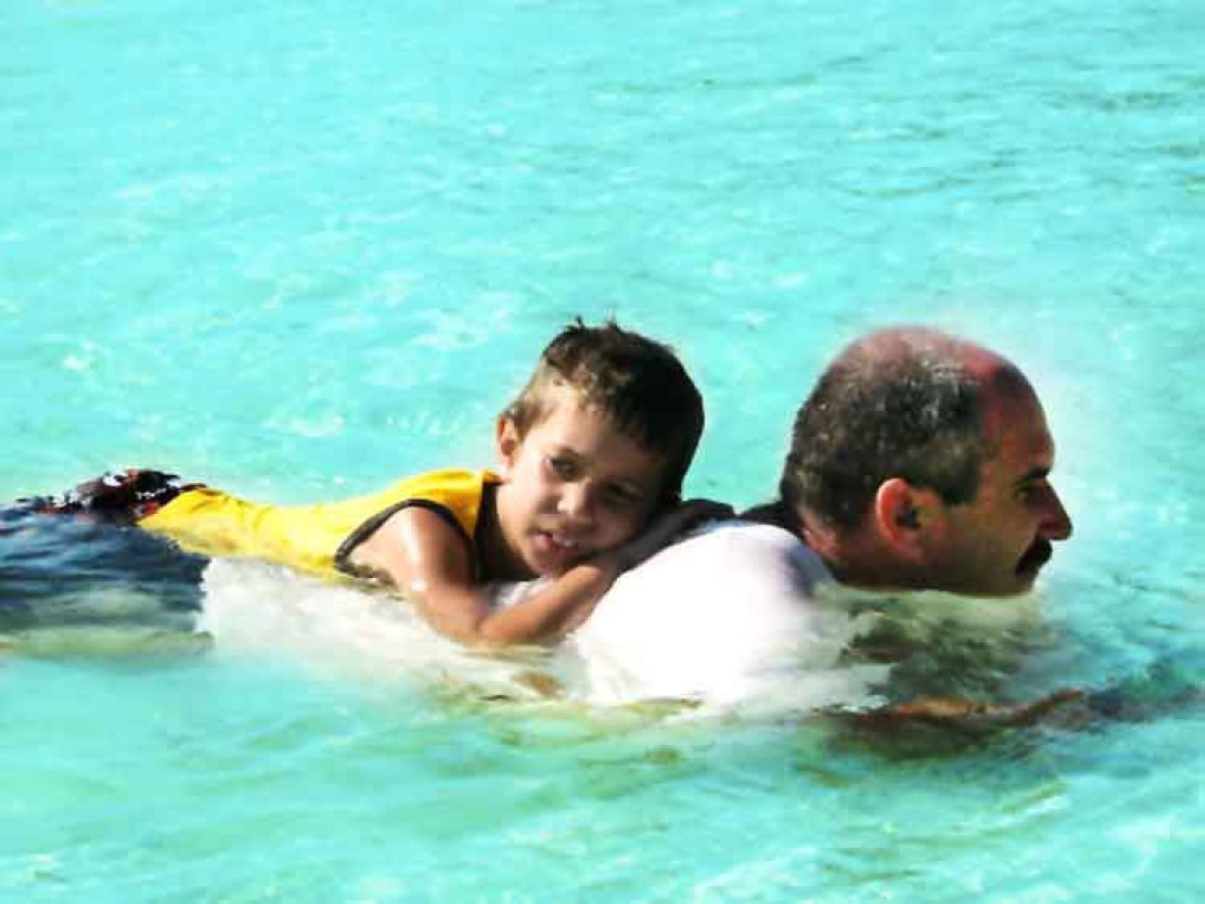 Fancis Sánchez con su hijo