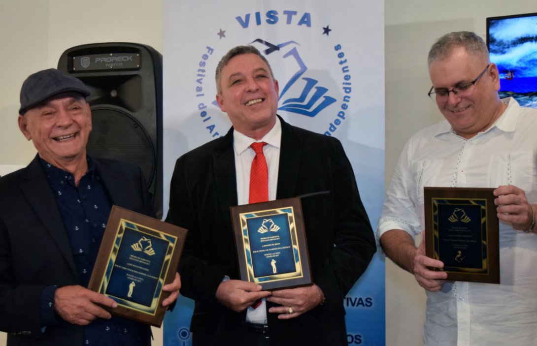 Los escritores exiliados José Hugo Fernández, Armando de Armas y Julio Antonio Molinete