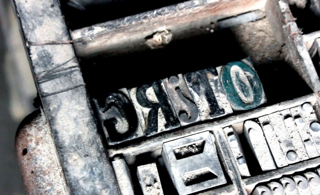 Cristo,  escrito en una plancha de linotipo