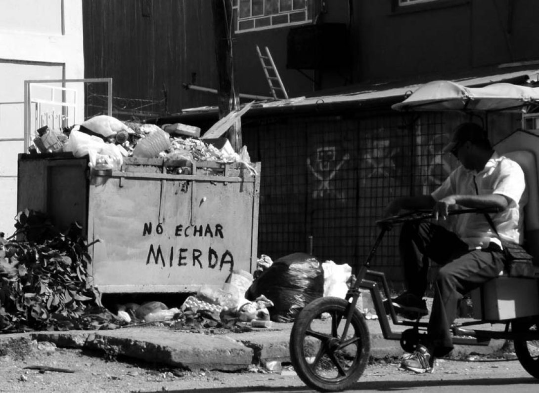 Grafitti en un contenedor de basura