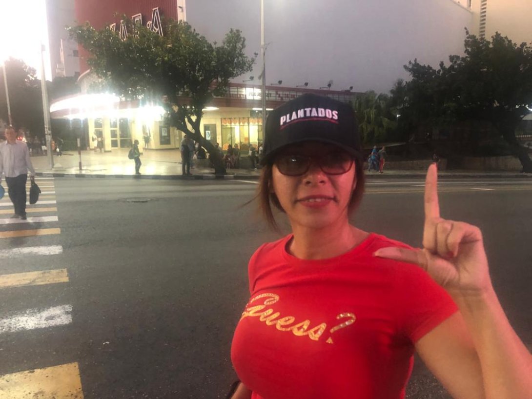 Ileana Hernández en la calle La Rampa de La Habana.