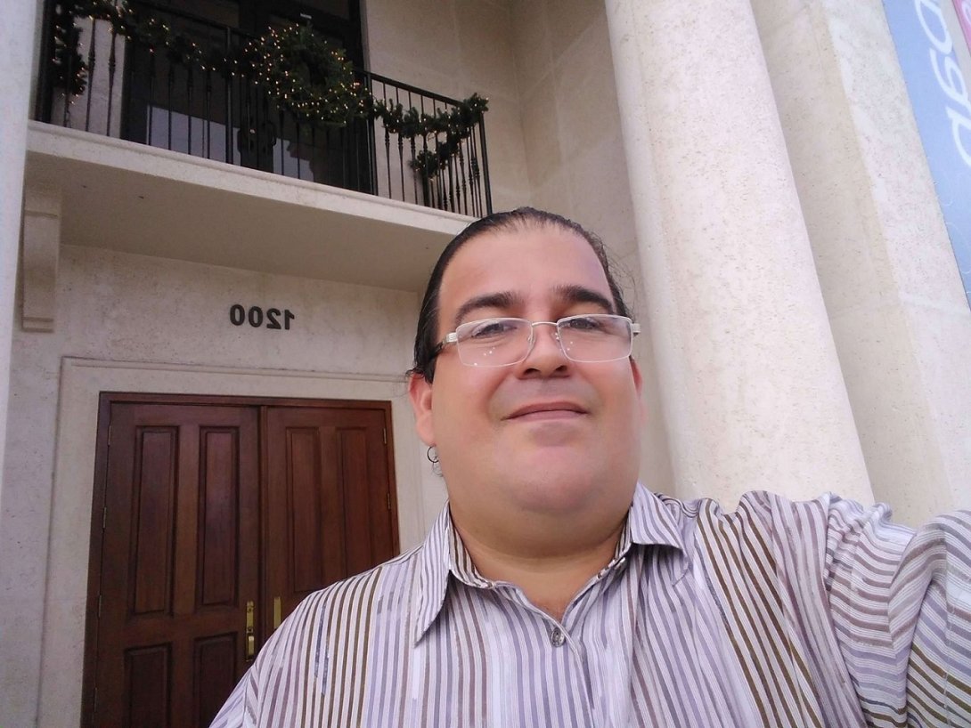 Poeta José Alberto Velazquez en Miami.