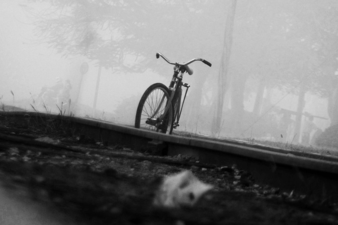 "La bicicleta y la niebla". Foto: Heriberto Machado.