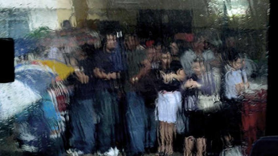 Multitud distorsionada. Foto: Silvia Corbelle