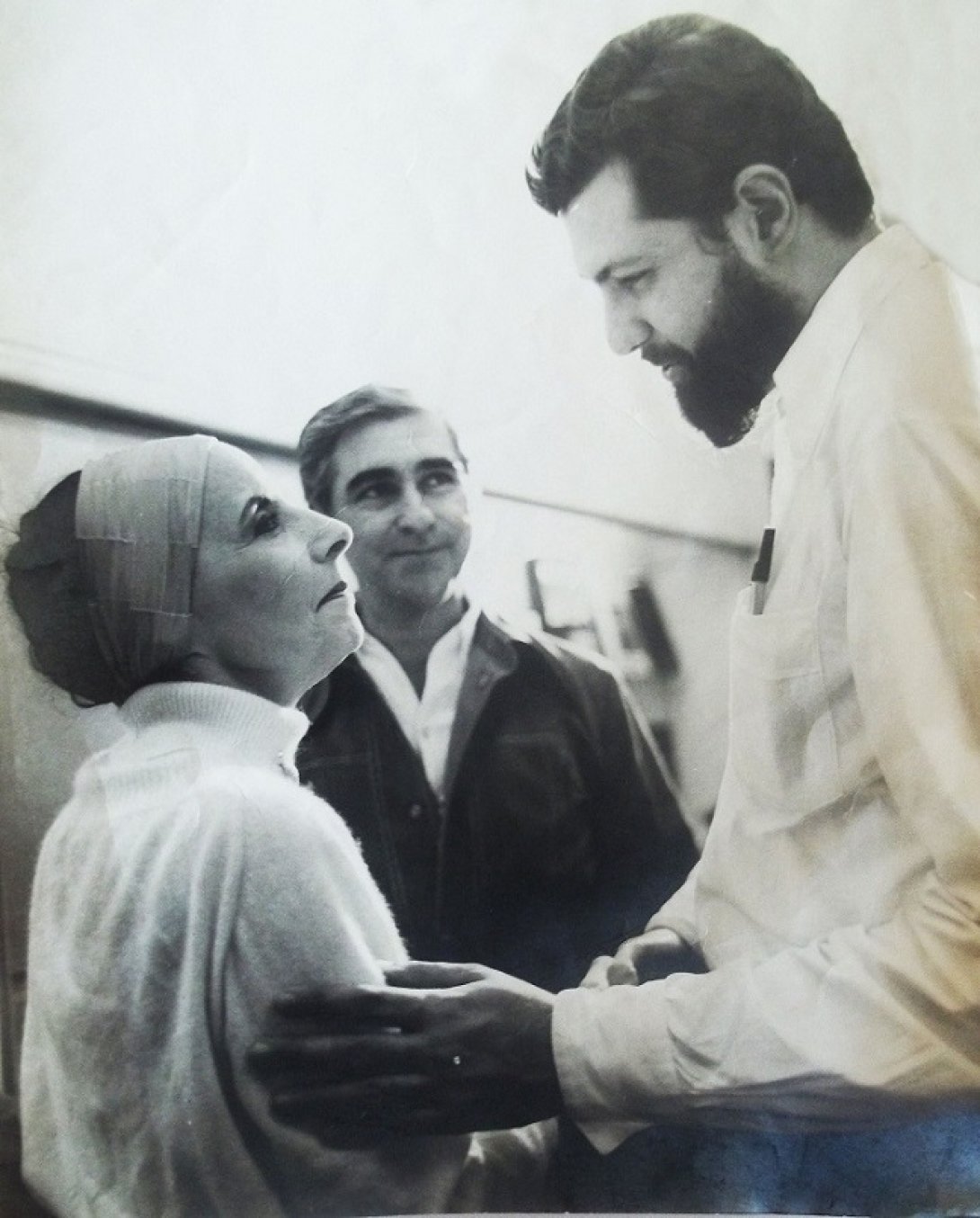 La bailarina Alicia Alonso, Pedro Simón y Raúl Hernández Novás