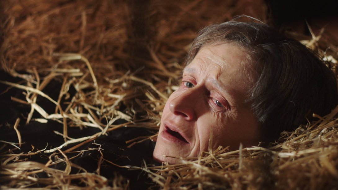 Fotograma del cortometraje "Un artista del hambre" (2018) de Daria Martin.