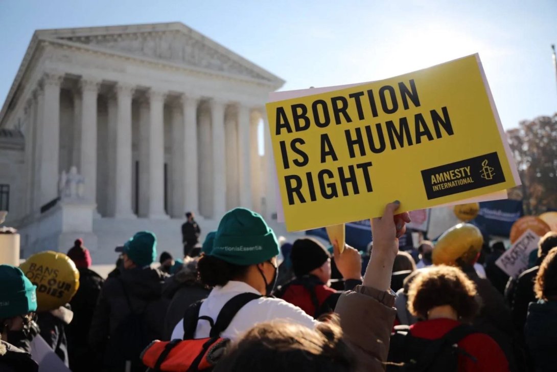 Ciudadanos frente al Capitolio de EEUU en una manifestación a favor del derecho de la mujer al aborto.