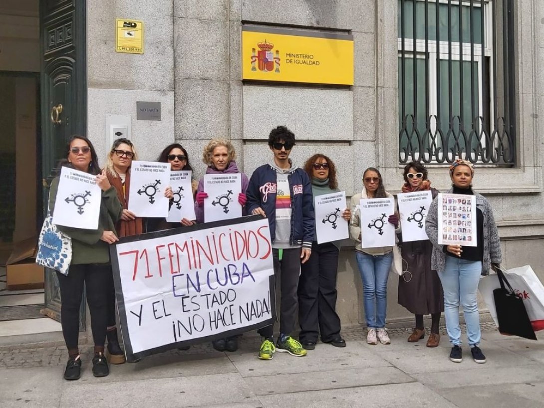 Cubanos se manifiestan en contra de la violencia de género en la Isla.