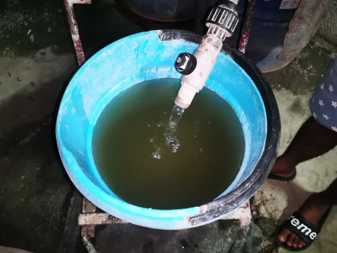 Agua contaminada en Santiago de Cuba. Foto de Ezequiel Fuentes Morales.