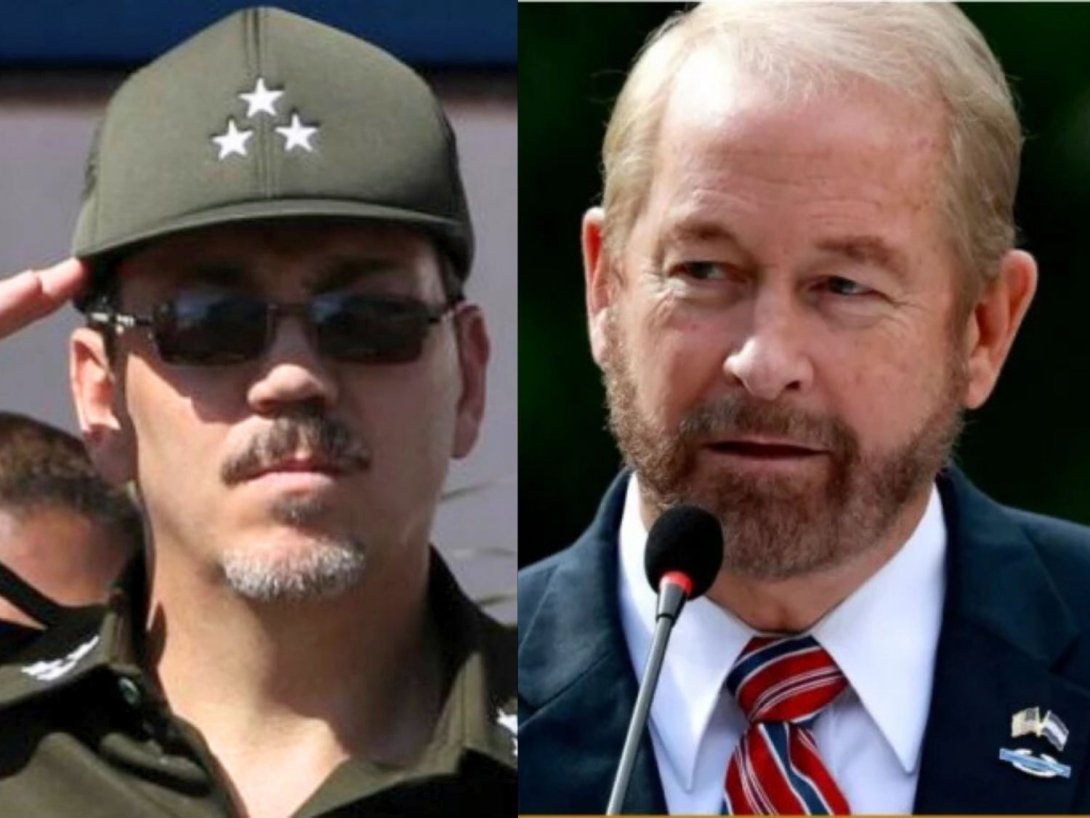 El coronel cubano Alejandro Castro Espín y el diplomático estadounidense Ronald Johnson.