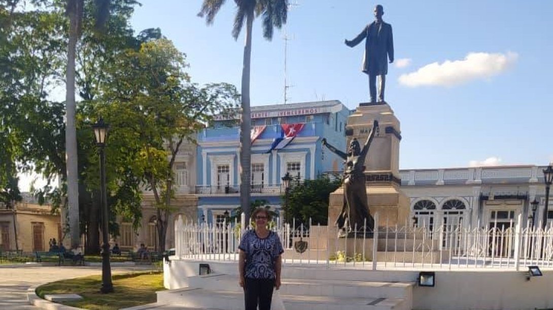 Alina Bárbara en el Parque de la Libertad, Matanzas.