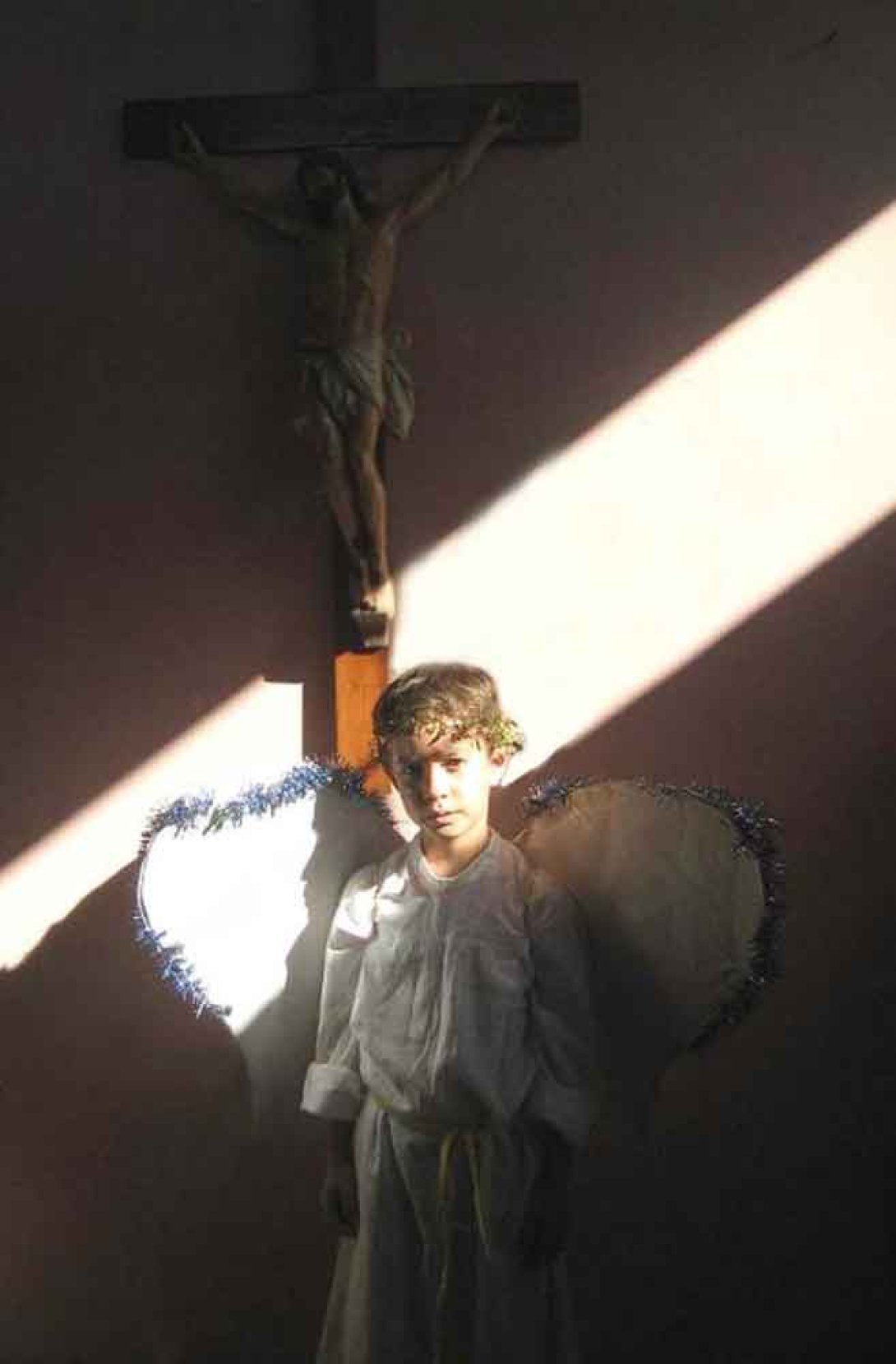 Niño vestido de ángel. Foto: Francis Sánchez
