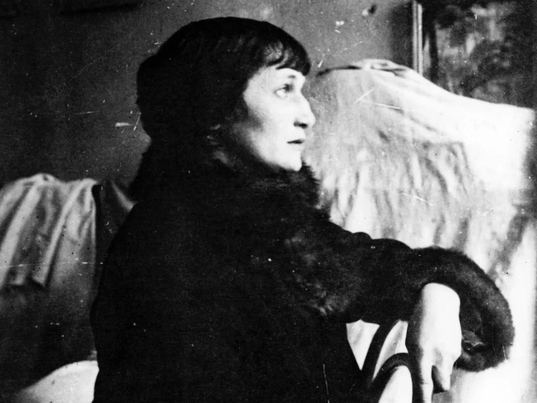 La poeta rusa Ana Ajmátova (1889-1966).