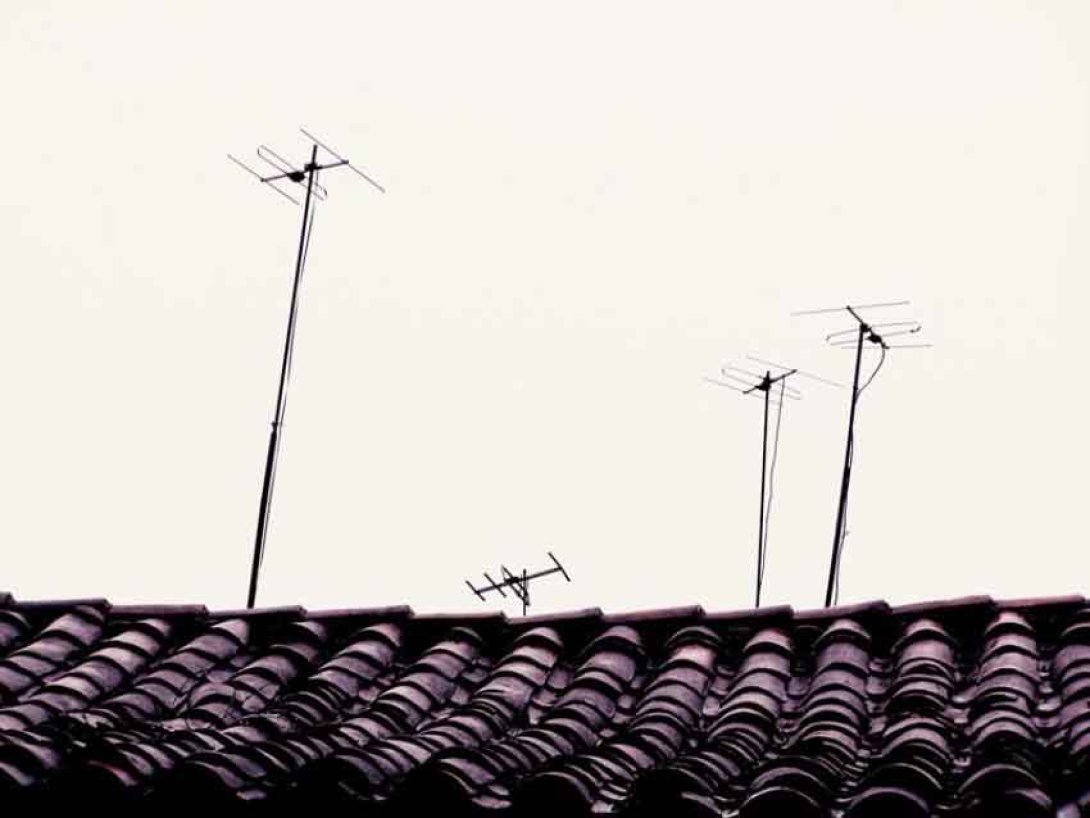 Tejado con muchas antenas. Foto: Asiel Babastro