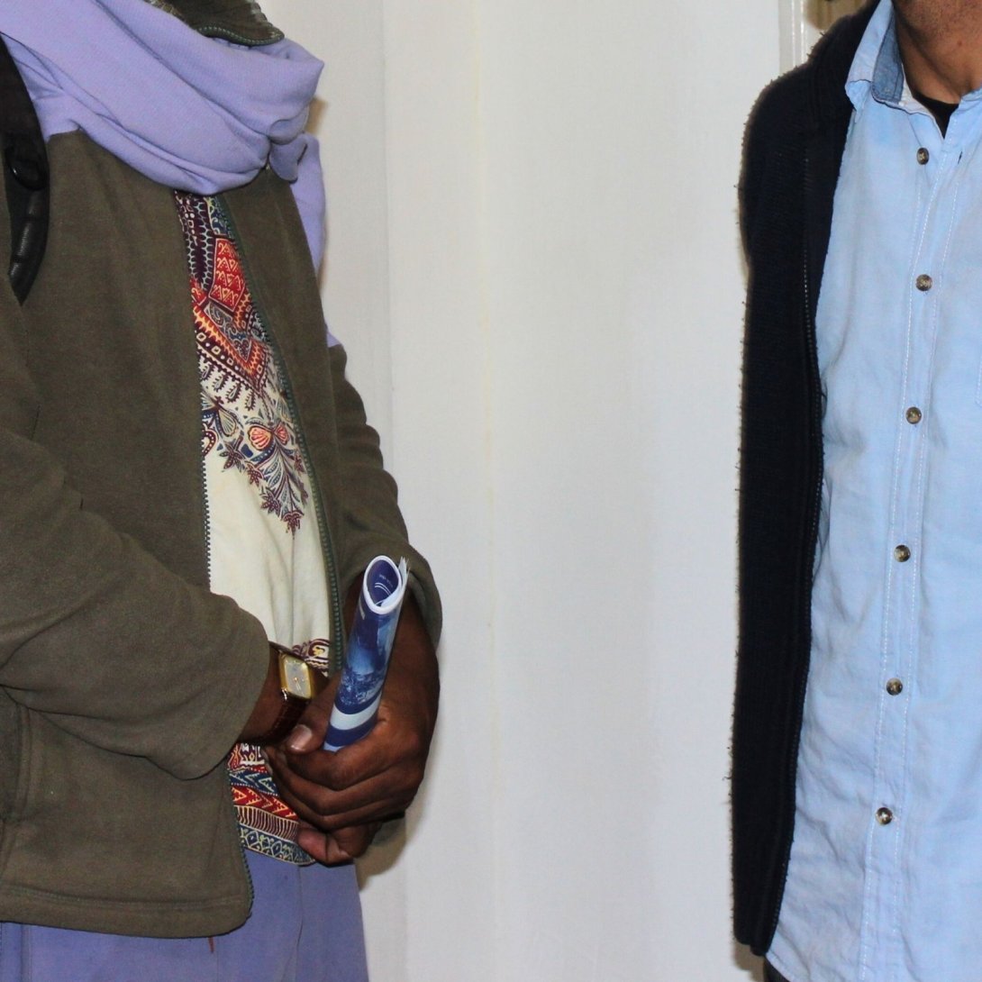 Ejemplar de revista Árbol Invertido después de liberado, apropiado por quien lo encuentra. Liberaciones de revistas