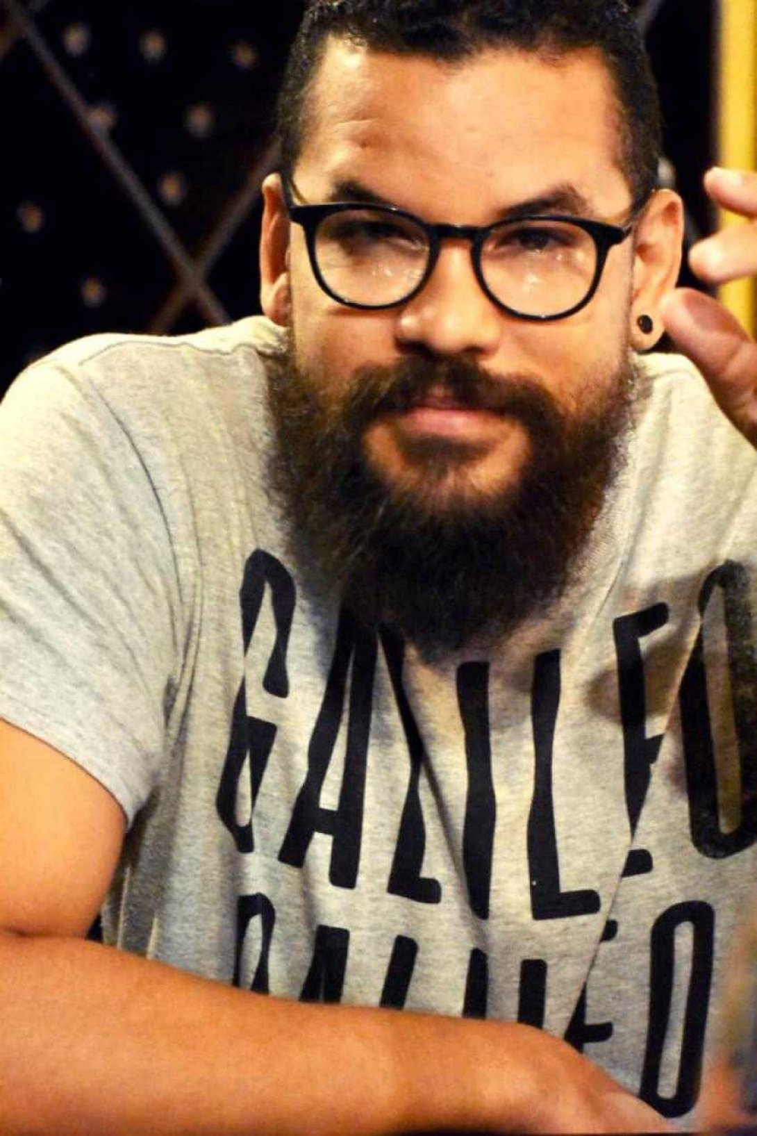 Ariel Maceo, escritor y fotógrafo, uno de los líderes de Demóngeles